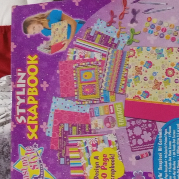 Lit' girls scrapbook - Picture 2 of 7